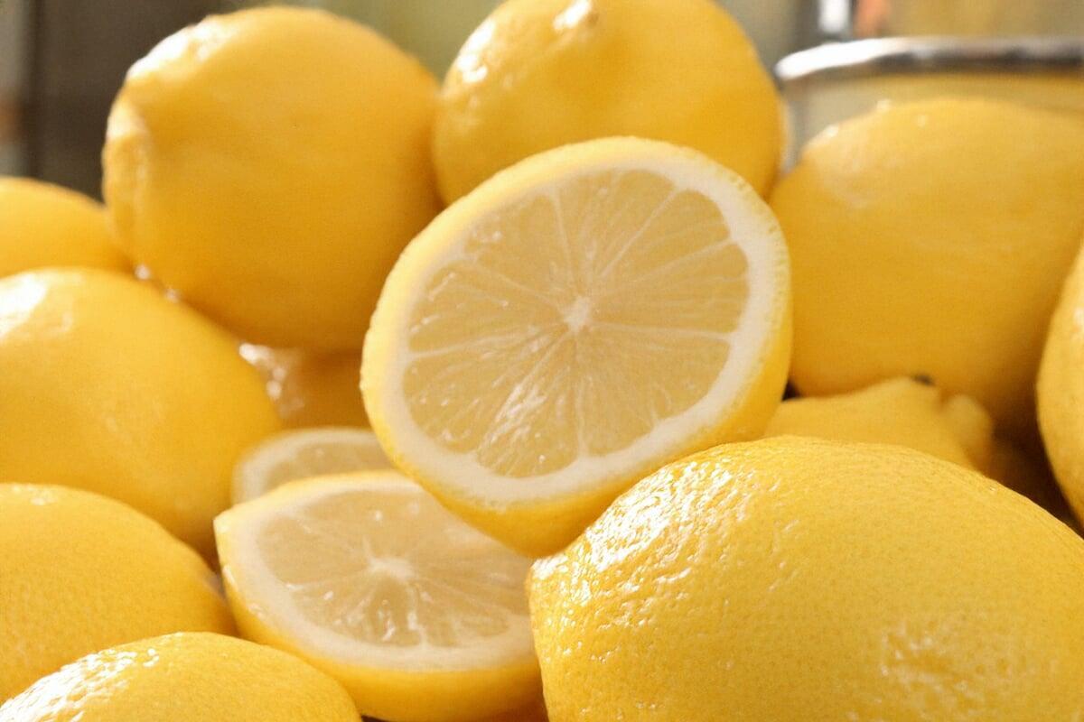 Énergie et Fraîcheur : Les Bienfaits de l'Huile Essentielle de Citron