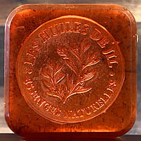 Savon à l'huile essentielle de bois de santal Savon à l'huile essentielle de bois de santal